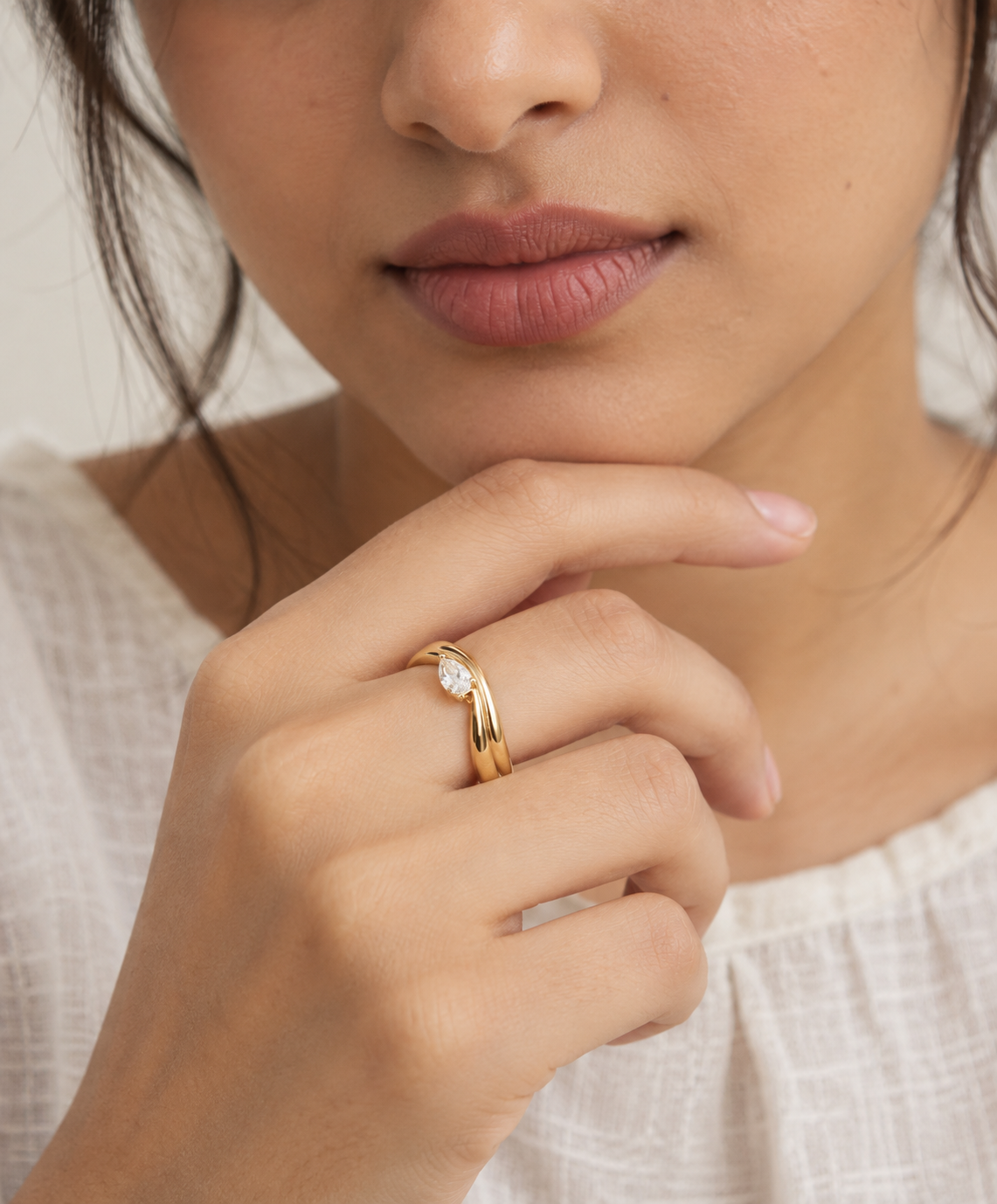Close-up of the Lab-grown diamond and its setting in Lab Grown Diamond Pear Twist Ring